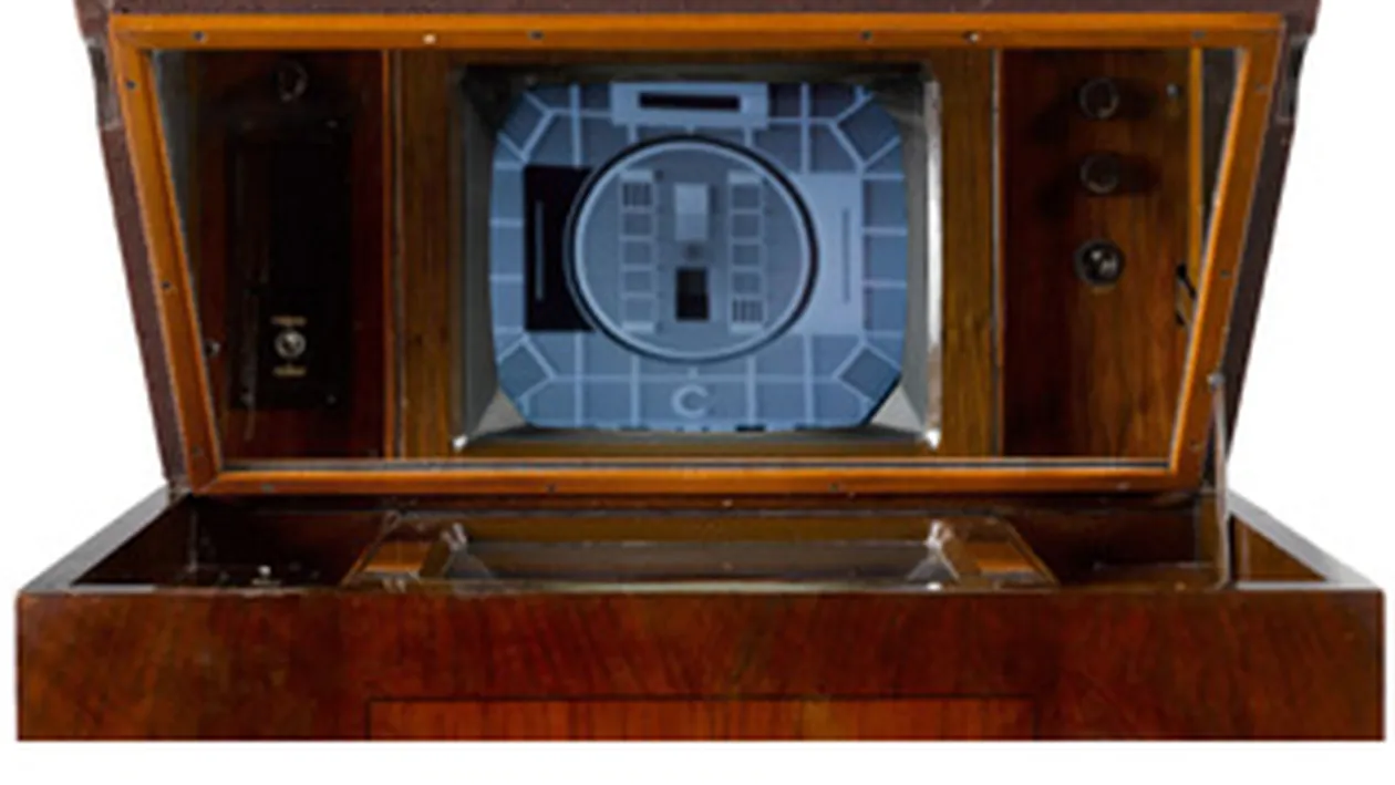 Iata cum arata un televizor de 17.000 de lire. Si are 75 de ani!