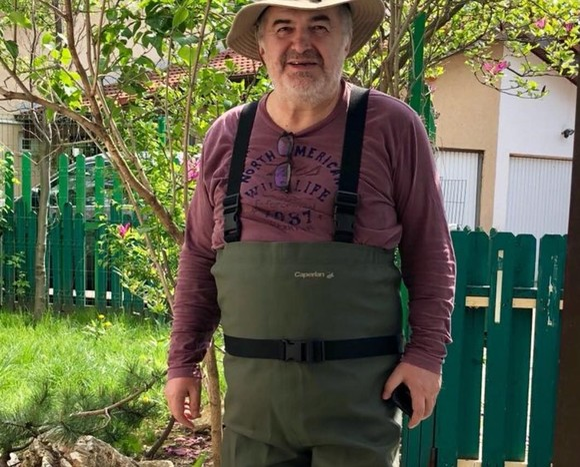 Unde își petrece Florin Călinescu izolarea? A renunțat la Capitală și s-a întors la aerul curat de țară! „Am o gospodărie cu multe animale: 83 de găini, 5 porci de Bazna, 42 de bibilici…”