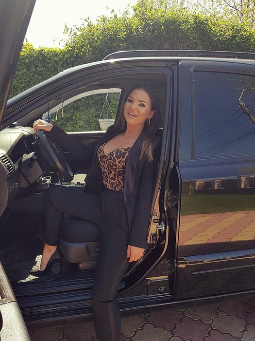 Andreea Denisa are propria afacere și este obișnuită cu o viață luxoasă