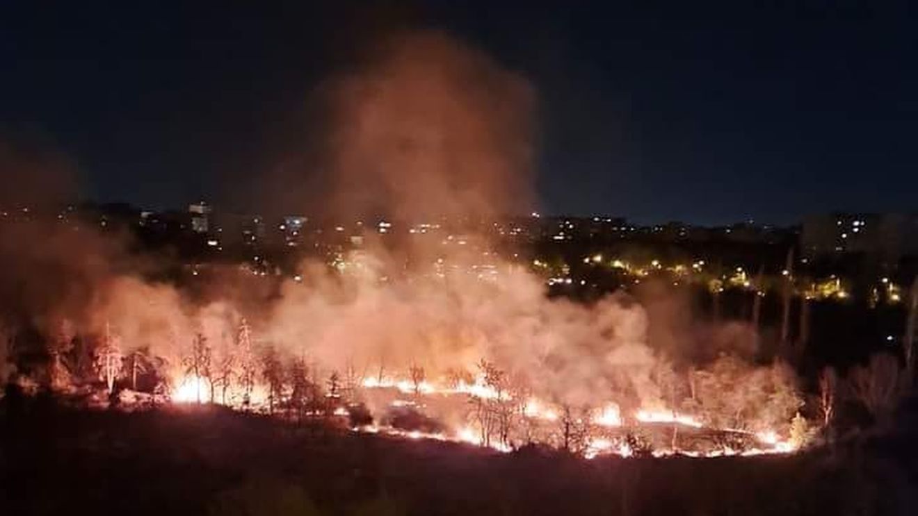 Breaking news! Un nou incendiu puternic în Parcul IOR. Ultimul eveniment asemănător avusese loc în urmă cu o lună