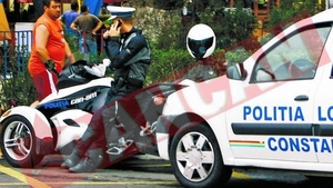 Politia patruleaza cu tricicleta pe litoral