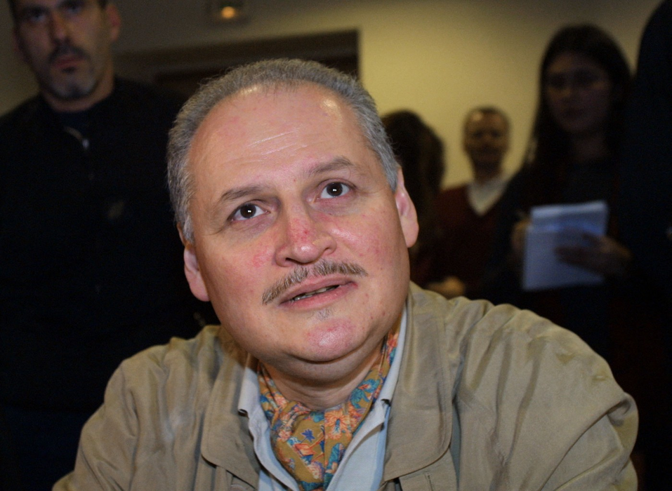 Securitatea lui Nicolae Ceaușescu l-a angajat să-i ucidă pe intelectualii români care fugeau din țară. Teroristul Carlos Șacalul ”atentează” din închisoare la o moștenire de 300 milioane $!