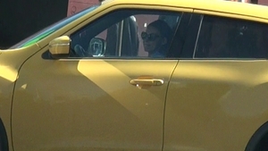 Viitoarea doamnă Bănică a călcat strâmb. Iubi face manevre periculoase în trafic!