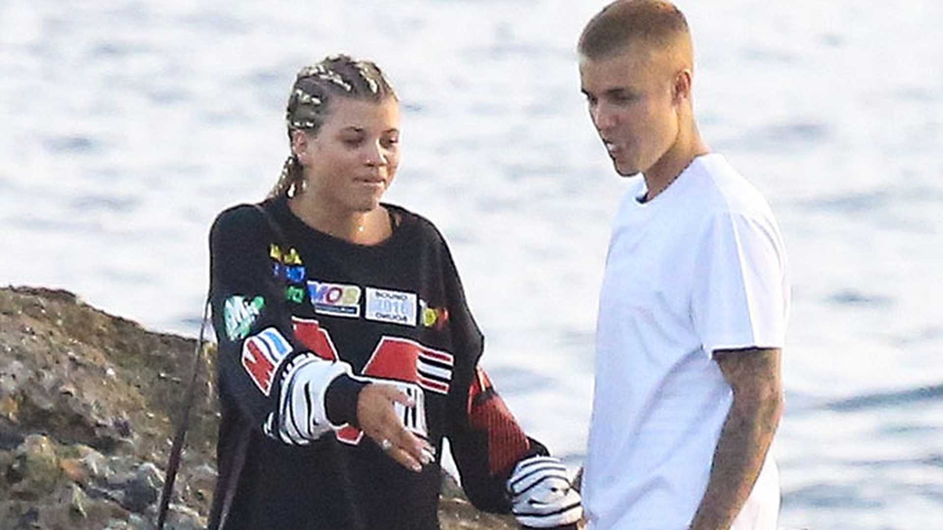 JUSTIN BIEBER este din nou singur! De ce s-a despărţit de SOFIA RICHIE