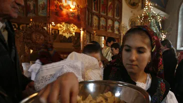 De ce luăm Sfintele Paști în noaptea de Înviere de la biserică. Ce simbolizează și cum diferă de anafură