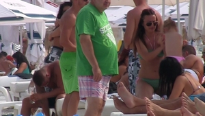 VIDEO. La cat a baut, s-ar fi balbait si in scris! Cum a fost filmat un milionar roman in Mamaia la 4 dimineata!