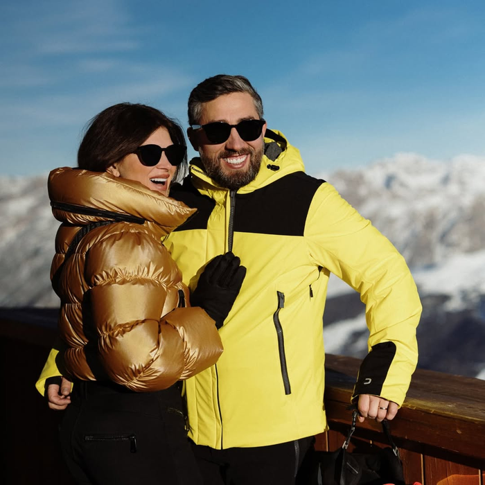 Nu e o glumă! Cât costă salopeta de schi pe care Monica Bîrlădeanu a purtat-o în vacanța cu Valeriu Gheorghiță, în Alpi