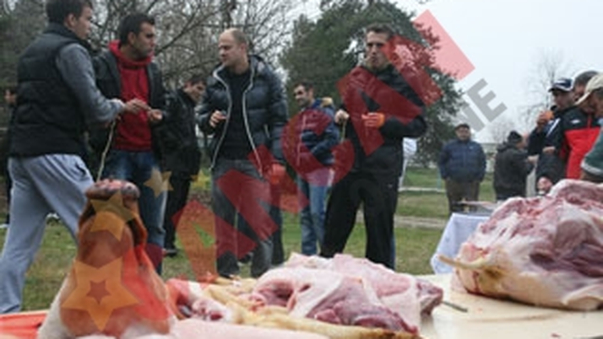 Fotbalistii de la Pandurii au taiat porcul de Craciun