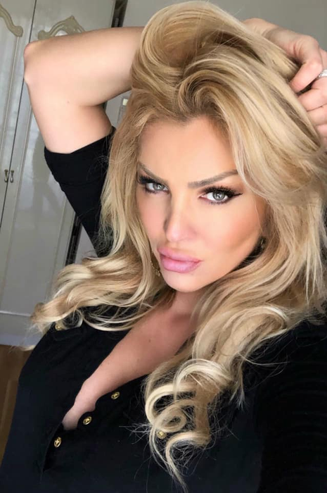 Cristina Szeifert a împlinit 40 de ani și arată senzațional: “Iubitul meu m-a cerut deja”. Mesajul emoționant primit de la sora ei, Brigitte Pastramă | FOTO