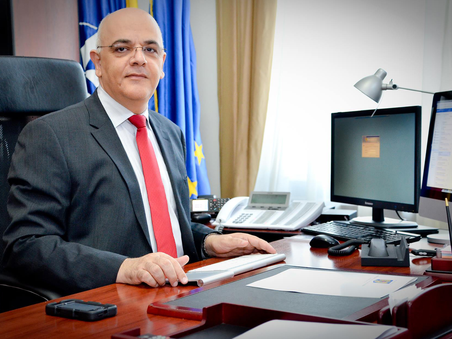 Breaking news: e premieră în Justiţie. Ce pedeapsă a primit puştiul care i-a clonat Fb-ul lui Raed Arafat