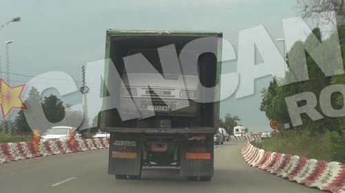 Numai in Romania mai vezi una ca asta! Ce a reusit sa inghesuie un sofer din Vrancea intr-o camioneta: "Wooow! Cum a reusit?"