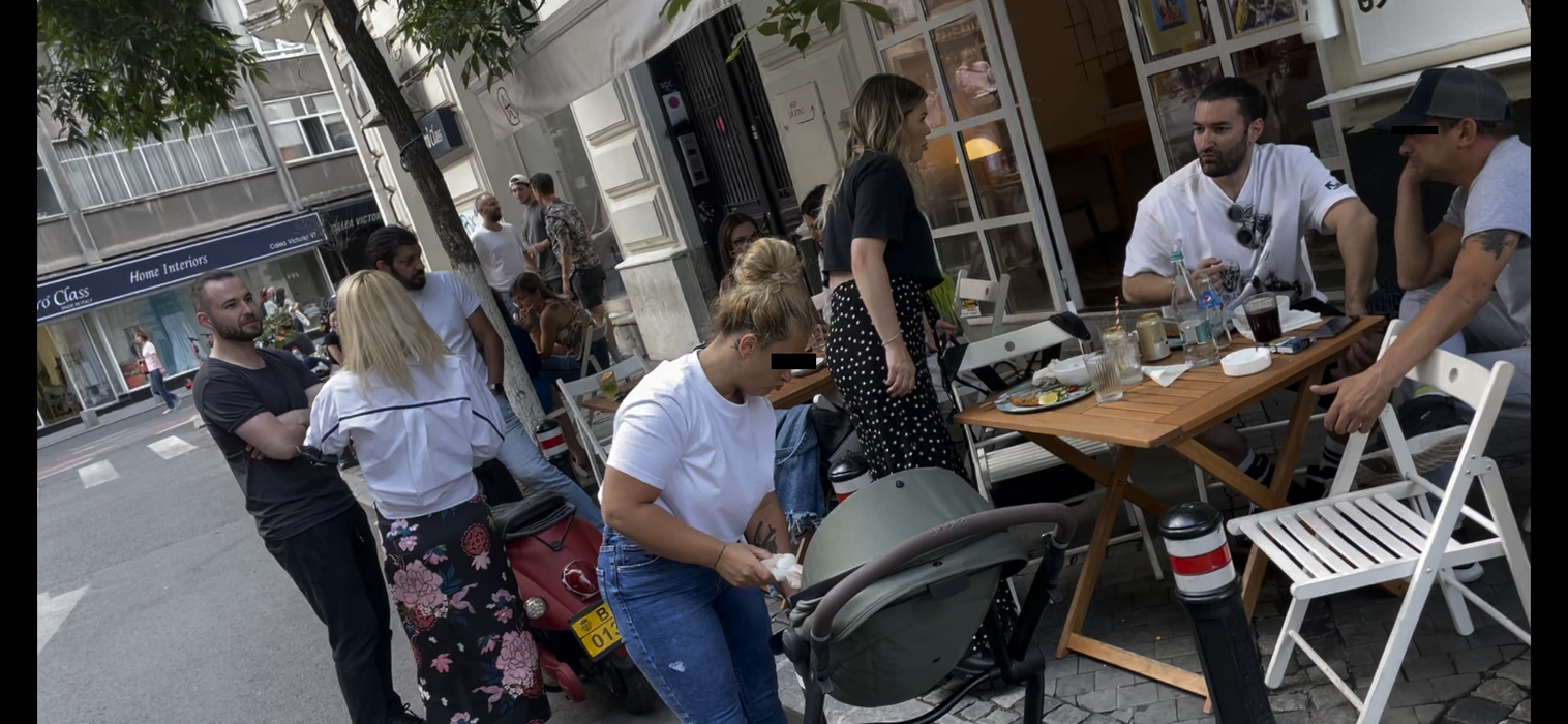 Gina Pistol și Smiley au ieșit la plimbare cu micuța Josephine
