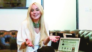 Lindsay Lohan stie cum sa faca rost de bani! Filmeaza reclame in arest