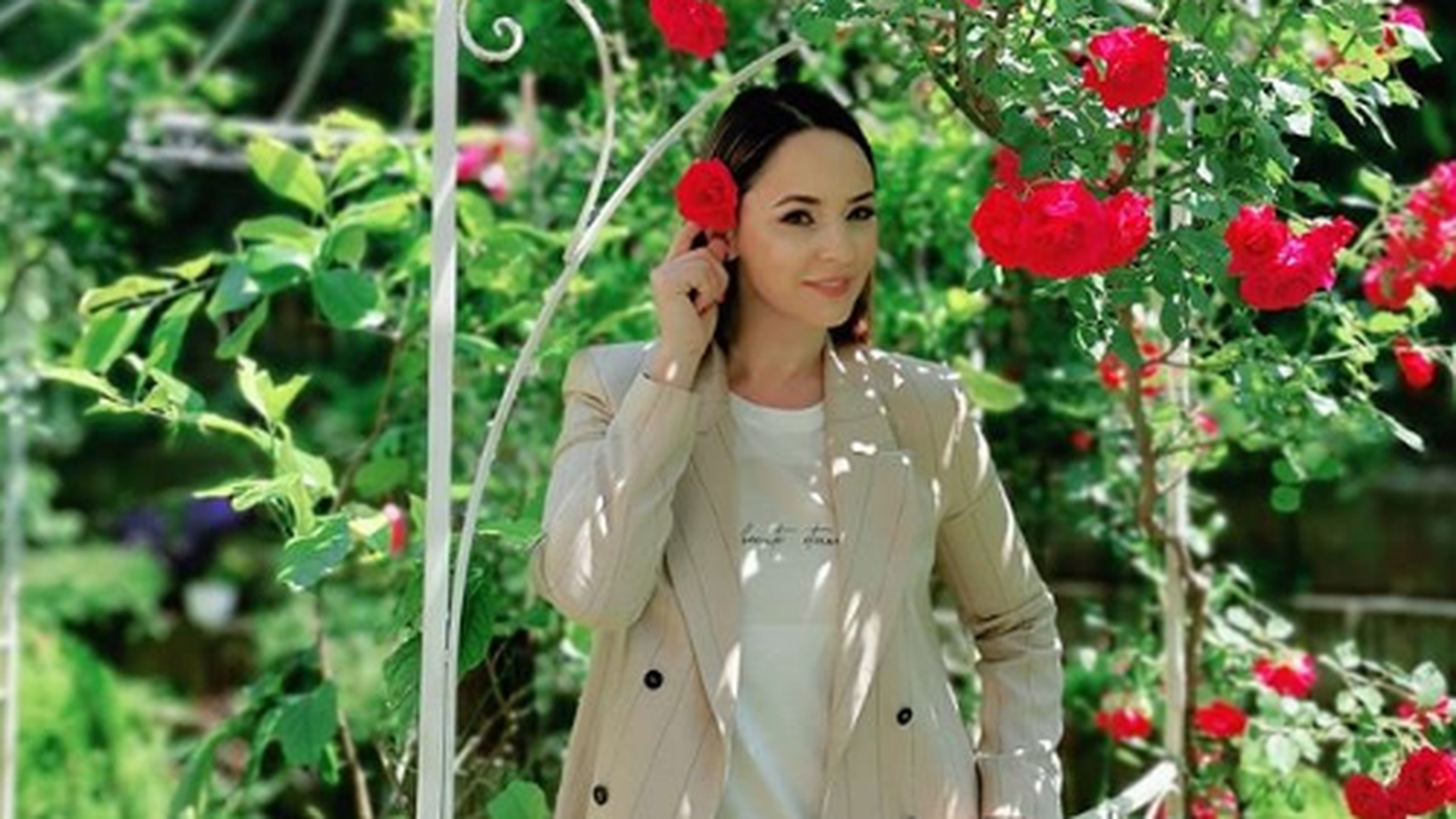 Andreea Marin așa cum nu ai mai văzut-o niciodată. Cum s-a fotografiat vedeta