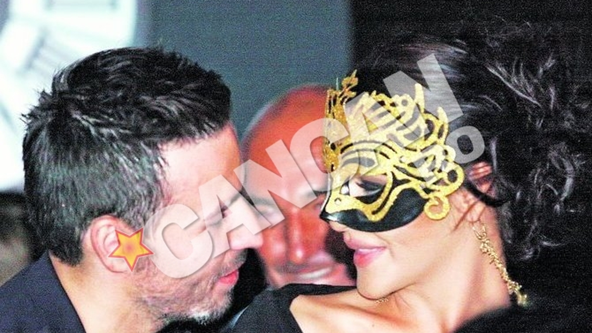 Adrian Cristea a flirtat toata noaptea, soptindu-i vorbe dulci la ureche. In tandreturi cu o bruneta misterioasa
