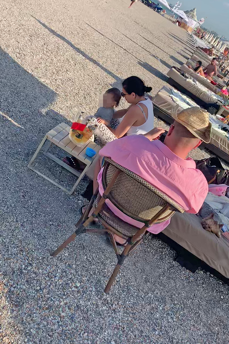 Claudiu Pătrașcu și familia, la malul mării, în Mamaia / (Sursa: Captură video)