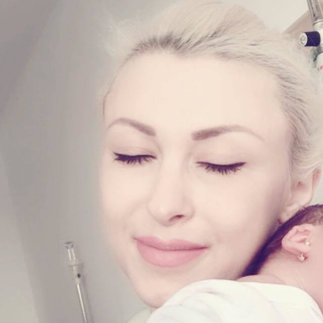ANDREEA BĂLAN îşi trăieşte visul vieţii cu ochii deschişi! Abia a devenit mămică iar acum…