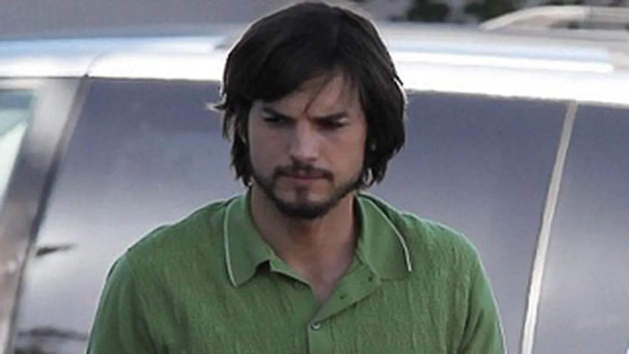 Ashton Kutcher va juca rolul lui Steve Jobs intr-un film biografic!