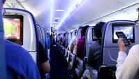 Incredibil! Ce i-a făcut un bărbat iubitei sale în avion. Imaginile au ajuns imediat pe Facebook