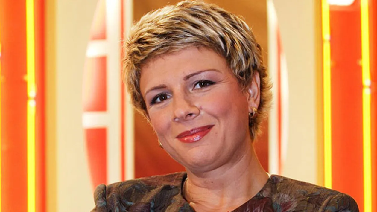 Teo îşi cunoaşte punctele forte, dar nu se consideră frumoasă! Află de ce nu şi-a lăsat niciodată părul lung