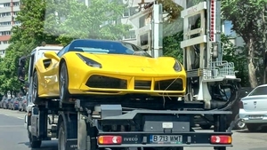 Patronul unuia dintre cele mai exclusiviste cluburi din București a încălcat legea! Vezi unde și-a parcat Ferrari-ul