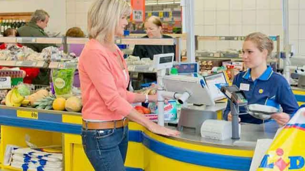 Câți lei primește salariu o casieriță la Lidl în București. Câștigă mai mult decât la Carrefour sau Mega Image
