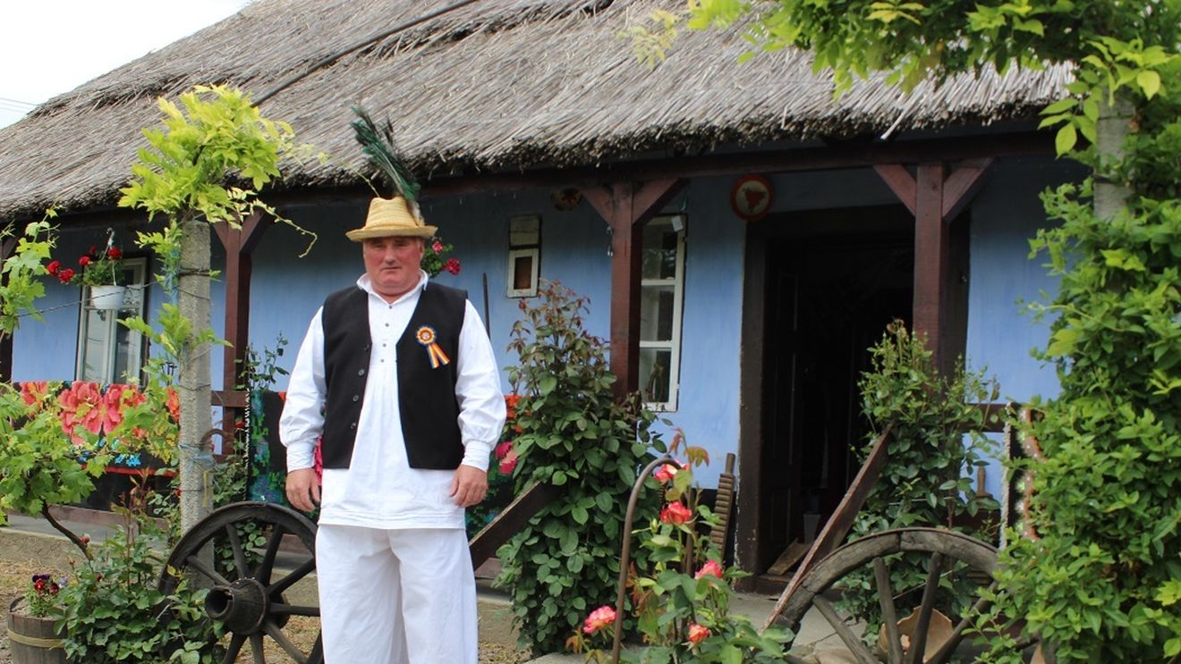 Poveste incredibilă. Fostul poliţist şi-a transformat casa în muzeu 