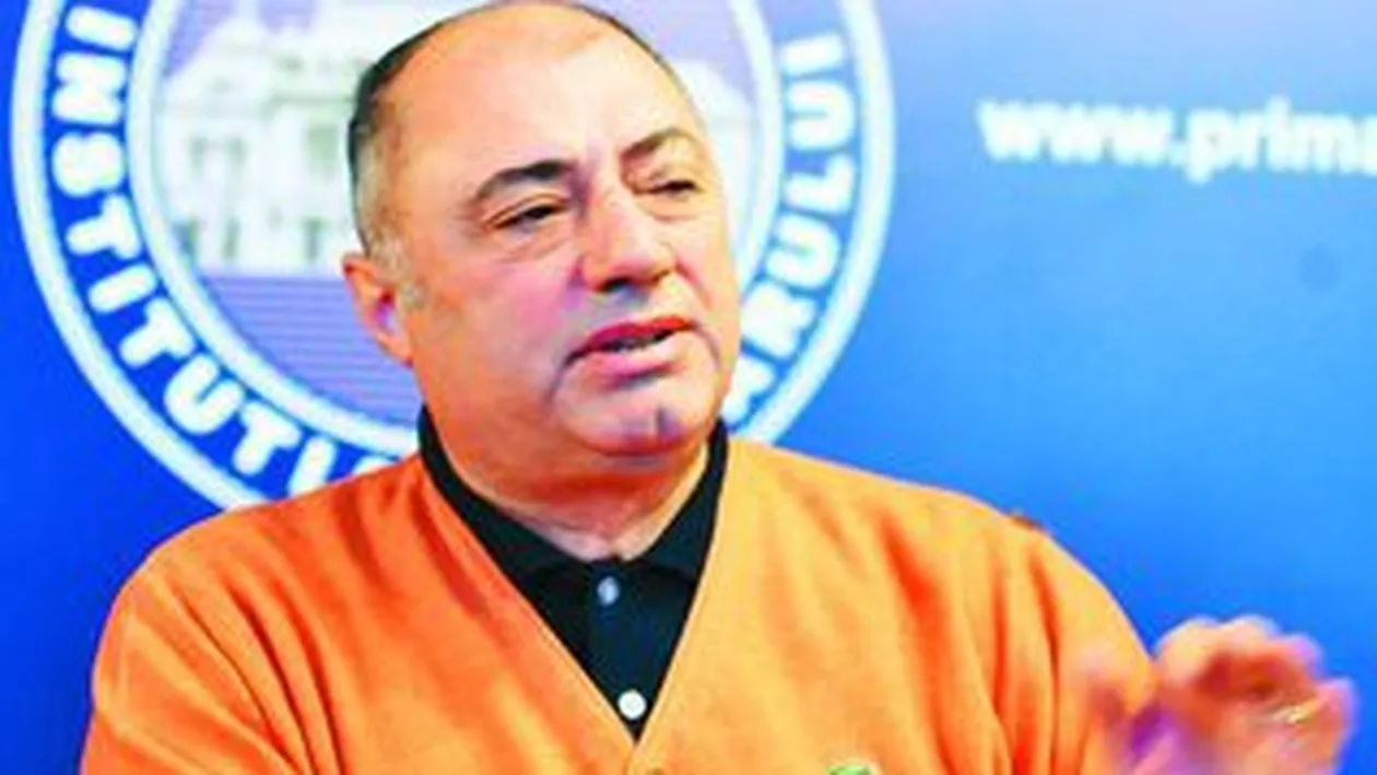 Solomon plateste datoria Universitatii