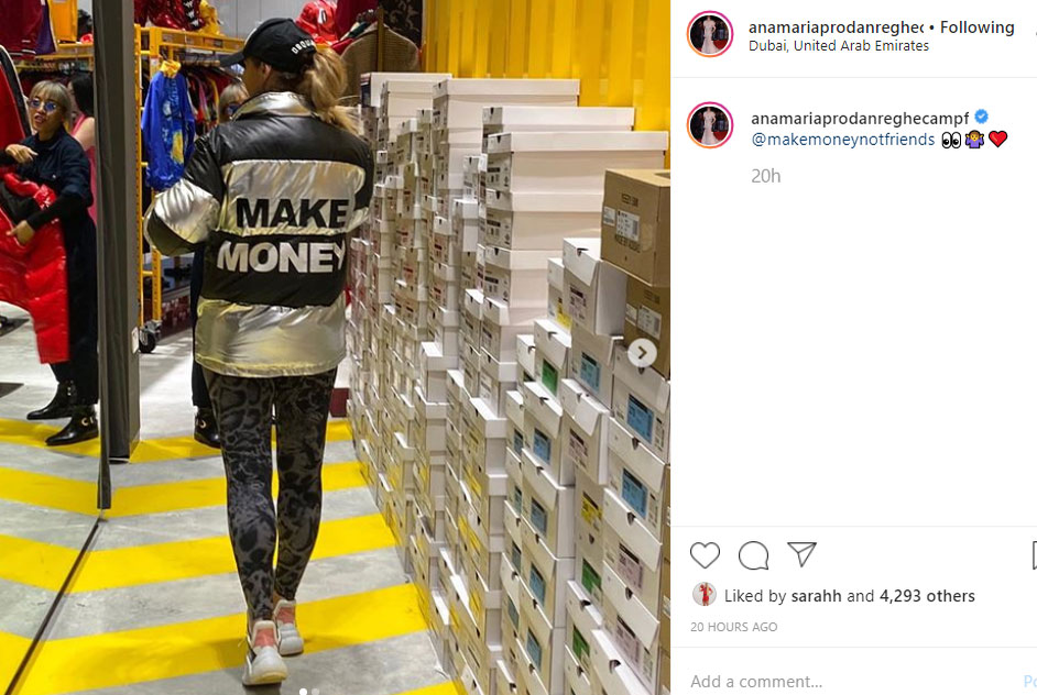 Ultima aroganță marca Anamaria Prodan. A ieșit din casă îmbrăcată într-o geacă cu un mesaj uluitor tipărit pe spate
