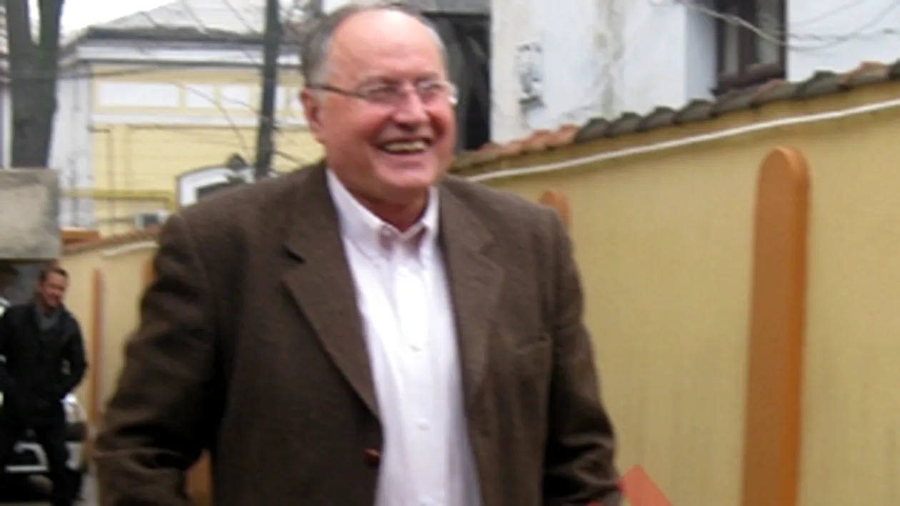 Deputatul Mircea Toader, in carje
