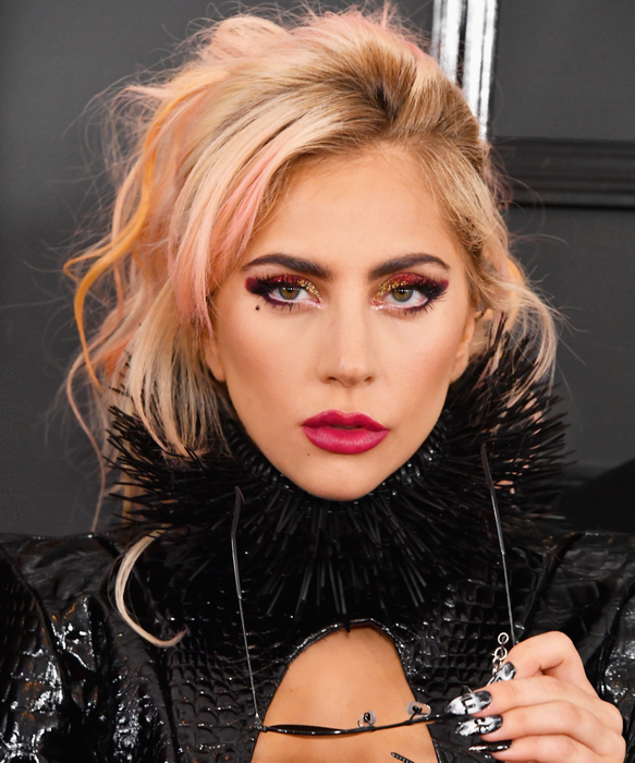 Lady Gaga suferă de o boală serioasă