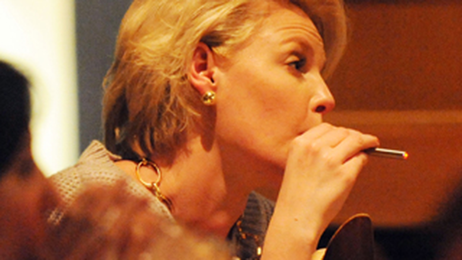 Katherine Heigl fumeaza ca o serpoaica