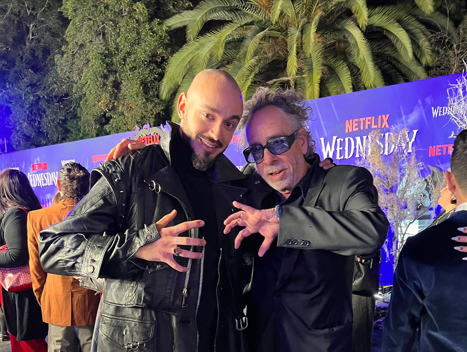 Victor Dorobanțu va juca și în al doilea sezon al serialului Wednesday! Imagini din culise cu actorul și starurile de la Hollywood