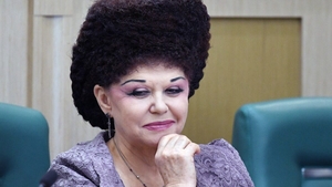 Cine este Valentina, senatoarea care a uluit publicul cu coafura sa. Internauții spun că seamănă cu Marge Simpson