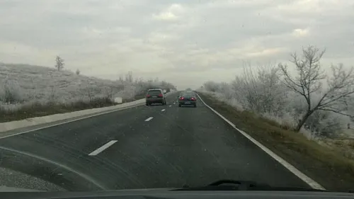 Acest tânăr s-a filmat în timp ce „zbura“ pe autostrada A1 cu 220 de kilometri pe oră! Imaginile par ireale