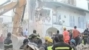 VIDEO Cel putin trei morti, dupa ce un bloc de trei etaje s-a prabusit in Italia