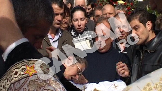 Ce coincidenta! Andreea plecase in Italia de opt ani, a salvat opt vieti, slujba ei de inmormantare a fost tinuta de opt preoti