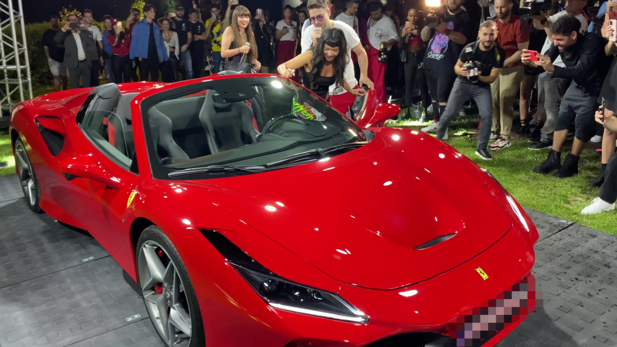 Inna a primit noul Ferrari F8 Spider / Sursă foto: CANCAN.RO