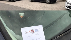 "Dragă prostule..." Cum s-a răzbunat un șofer din Berceni pe vecinul care i-a ocupat locul de parcare. I-a lăsat un prezervativ și un bilețel cu un mesaj fabulos