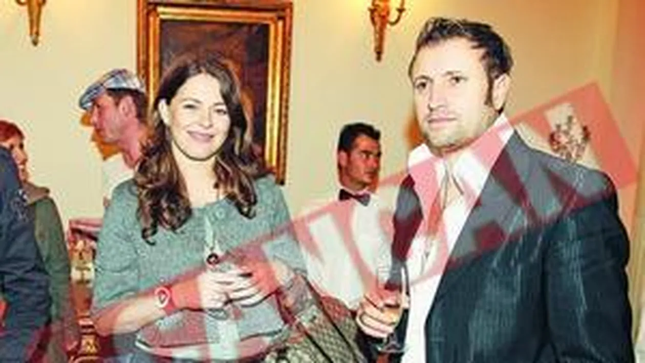 Giulia si-a invitat concurenta la o lectie de machiaj