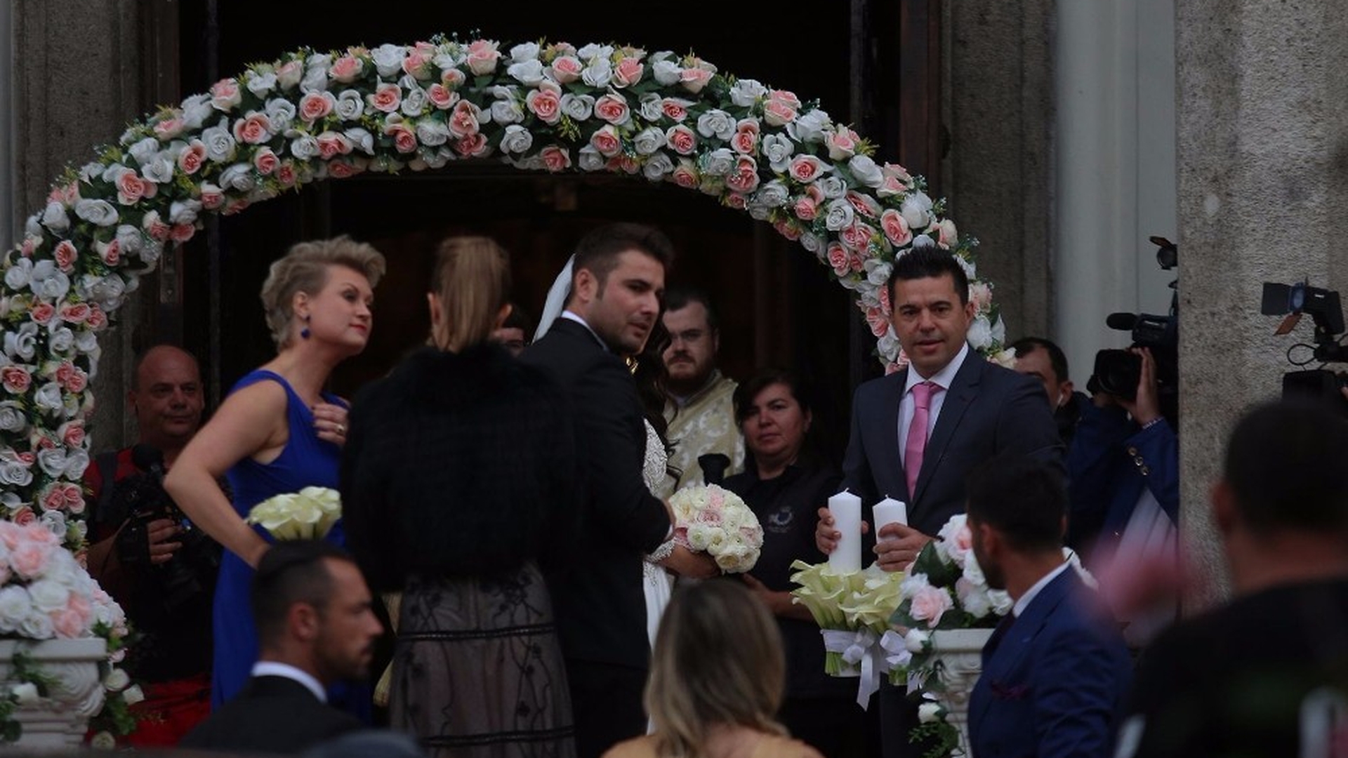 Celebrul Ibrahimovici a lipsit, dar a trimis… Cât a pus naşul Contra în plic la botezul & nunta lui Mutu… Te ia ameţeala!