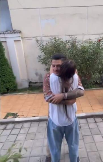 Bogdan de la Ploiești, cadou de zile mari pentru Theo Rose! Cei i-a dăruit artistul partenerei sale de scenă. „Pentru cea mai scumpă fată”
