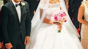 Elena Basescu nu-si mai ascunde sarcina. Are o burtica sexy si o arata prin tinutele mulate