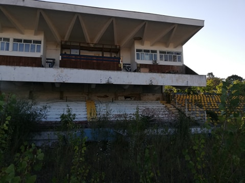 Stadionul Municipal din Bacău, fost ”Dumitru Sechelariu”, a a ajuns de nerecunoscut