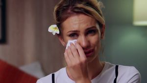 Ies la iveală noi detalii incredibile despre relaţia dintre BIANCA şi LIVIU de la INSULA IUBIRII! După ce ea şi-a petrecut noaptea alături de ispita SORIN, a dezvăluit că LIVIU a... bătut-o!