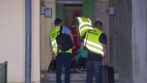 O familie întreagă din Gorj, găsită moartă în casă! Mama a fost descoperită în cadă, iar tatăl și fetița lor de 12 ani în cameră