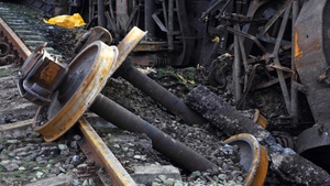 MOMENTE DE PANICA! Un tren a deraiat din cauza unei viituri in Arges