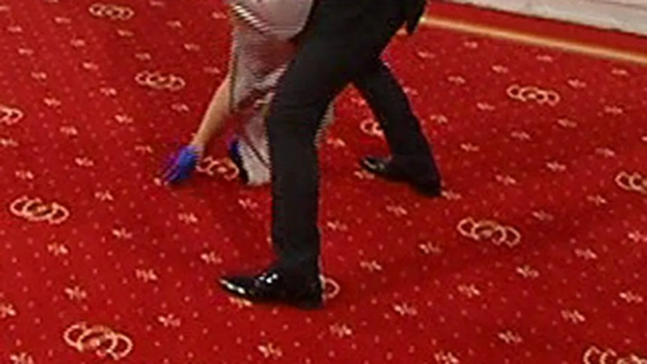 Burlacul Vladimir Draghia taie respiratia concurentelor! Vezi cine i-a lesinat in brate!