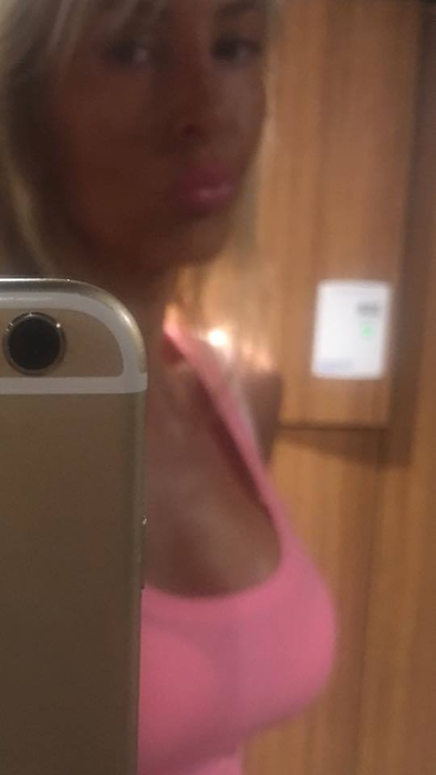 Maya, sexy-patroneasa MedLife, este noua "Regină a selfiurilor" din lumea bună