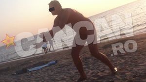 Turistii prezenti pe plaja din Mamaia au avut un soc atunci cand l-au vazut pe acest barbat! S-a dezbracat complet si...